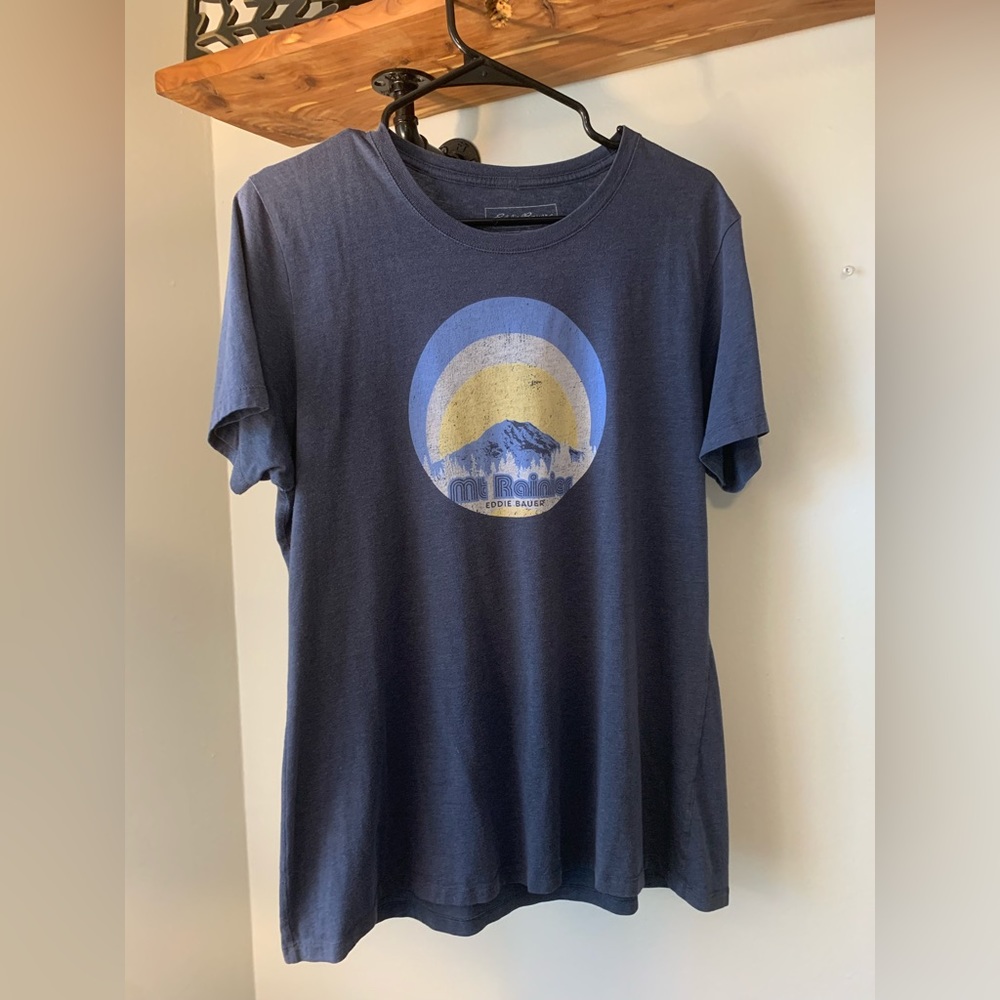 Eddie Bauer Women’s graphic tee relaxed fit Mt. Rainier